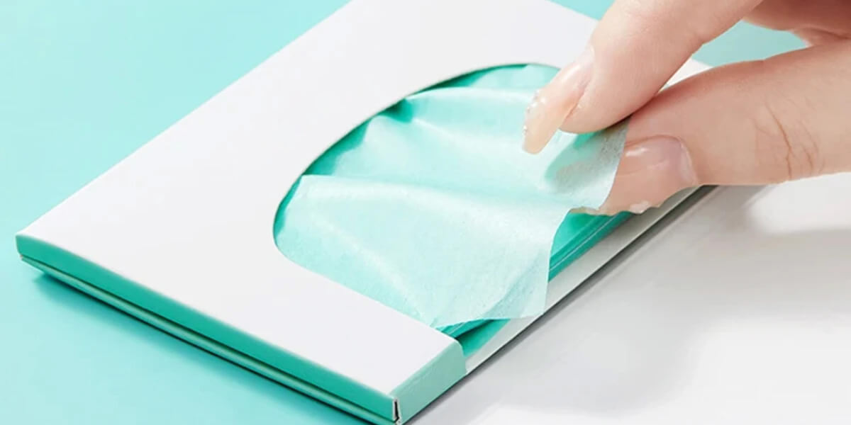 Place the blotting paper